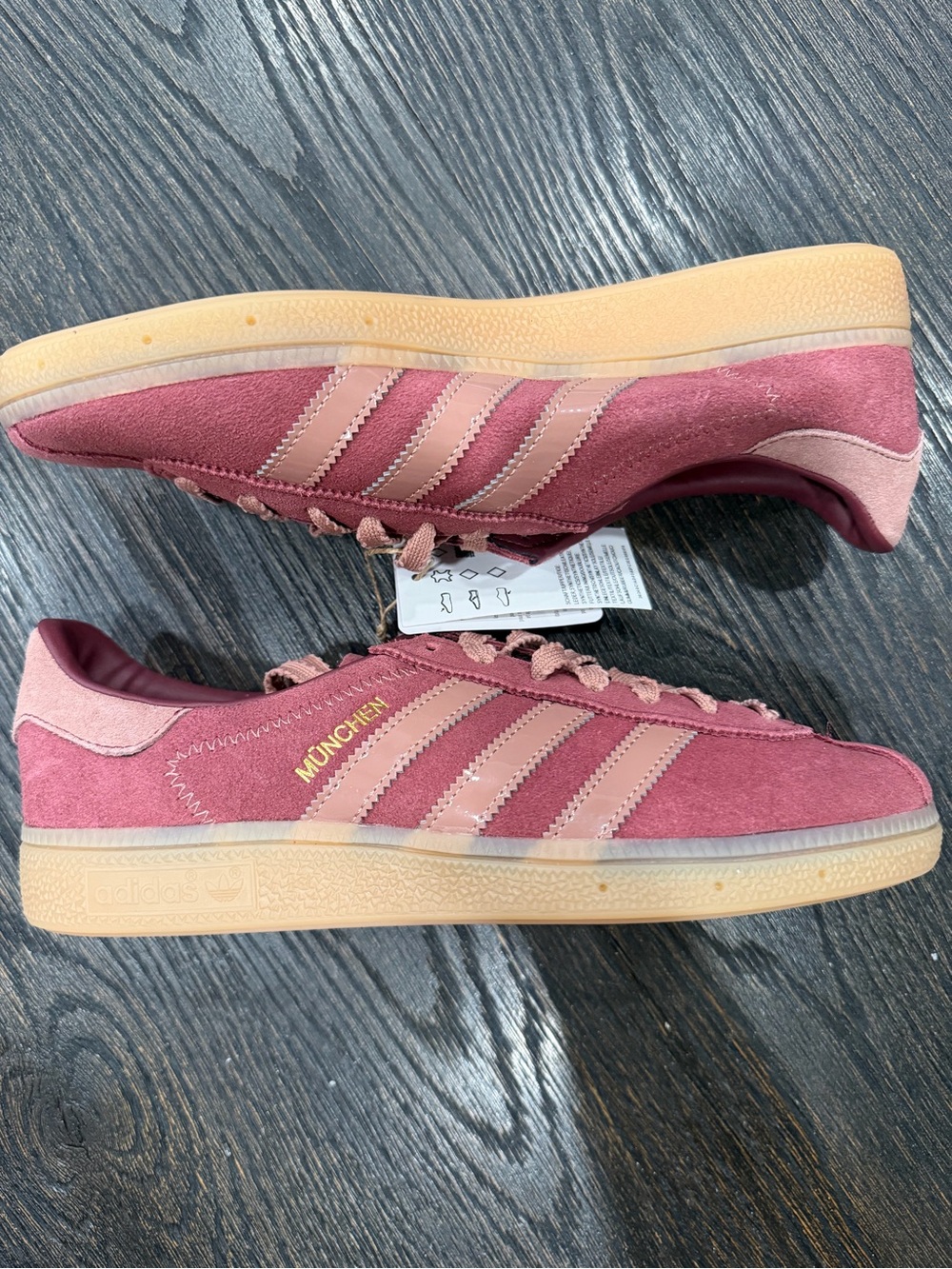 Women’s Munchen Adidas casual sneakers size 8